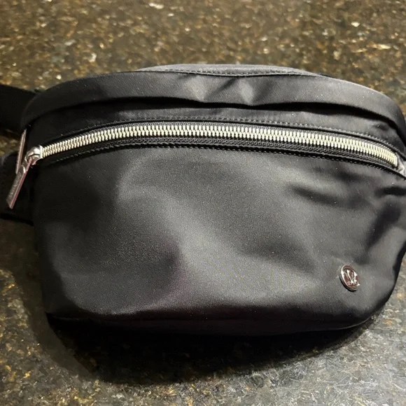 Lululemon City Adventurer Bag 2.5L - Picture 7 of 7